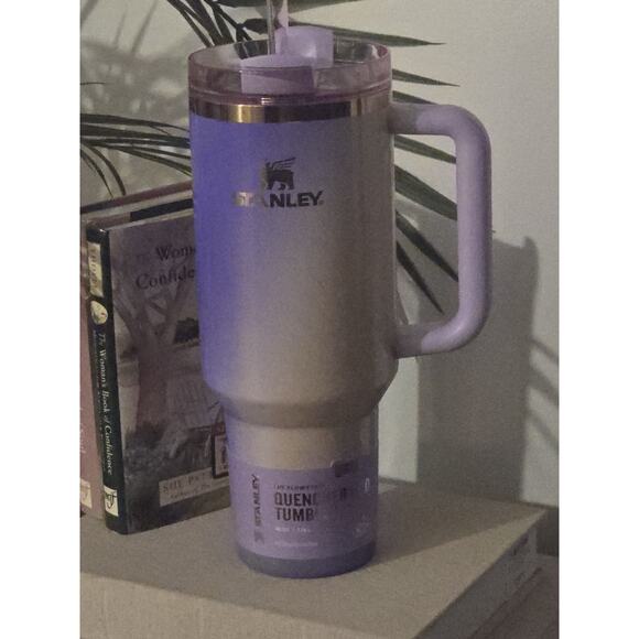 Stanley x Wicked 40oz FlowState Quencher Tumbler Glinda For Good NEW - Picture 5 of 7